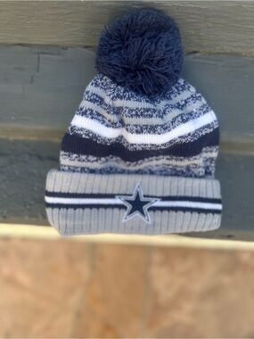 Dallas cowboys Grey & Navy Pom Beanie with Star Patch